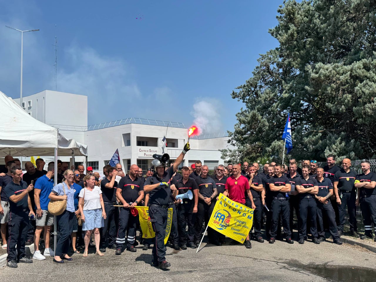 You are currently viewing AU SOUTIEN DES SAPEURS-POMPIERS DE VAUCLUSE