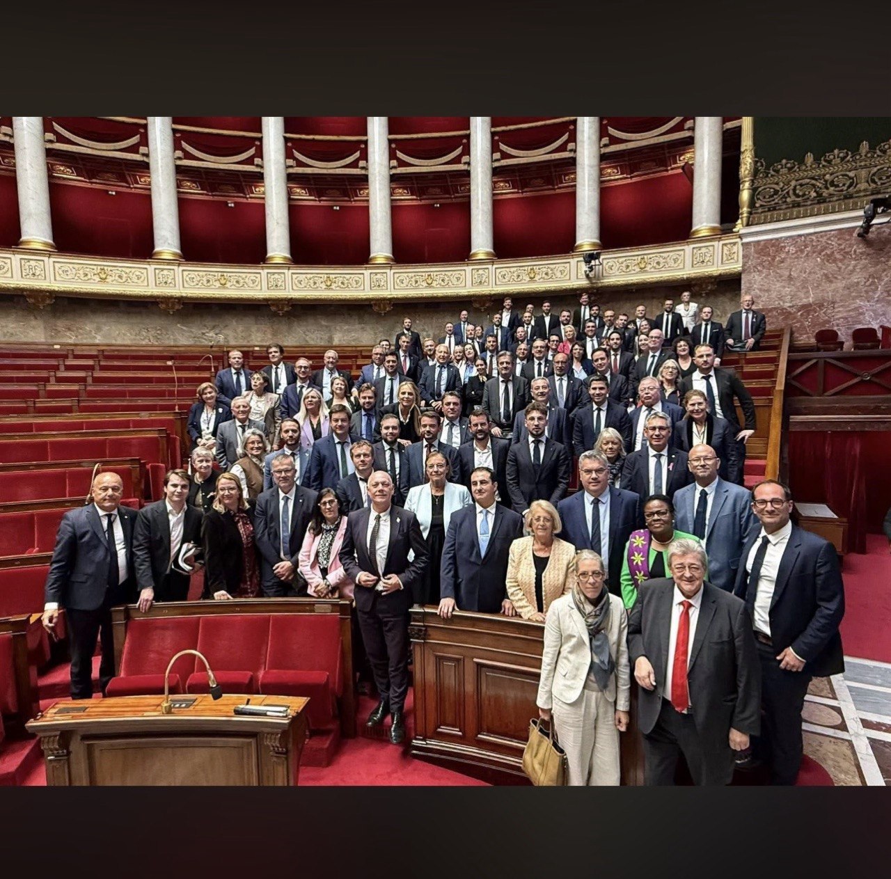 You are currently viewing NICHE PARLEMENTAIRE DU RASSEMBLEMENT NATIONAL